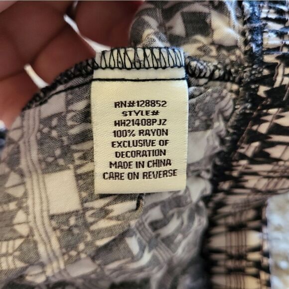 Harmony + HAVOC black/white Aztec design shorts - Picture 5 of 6